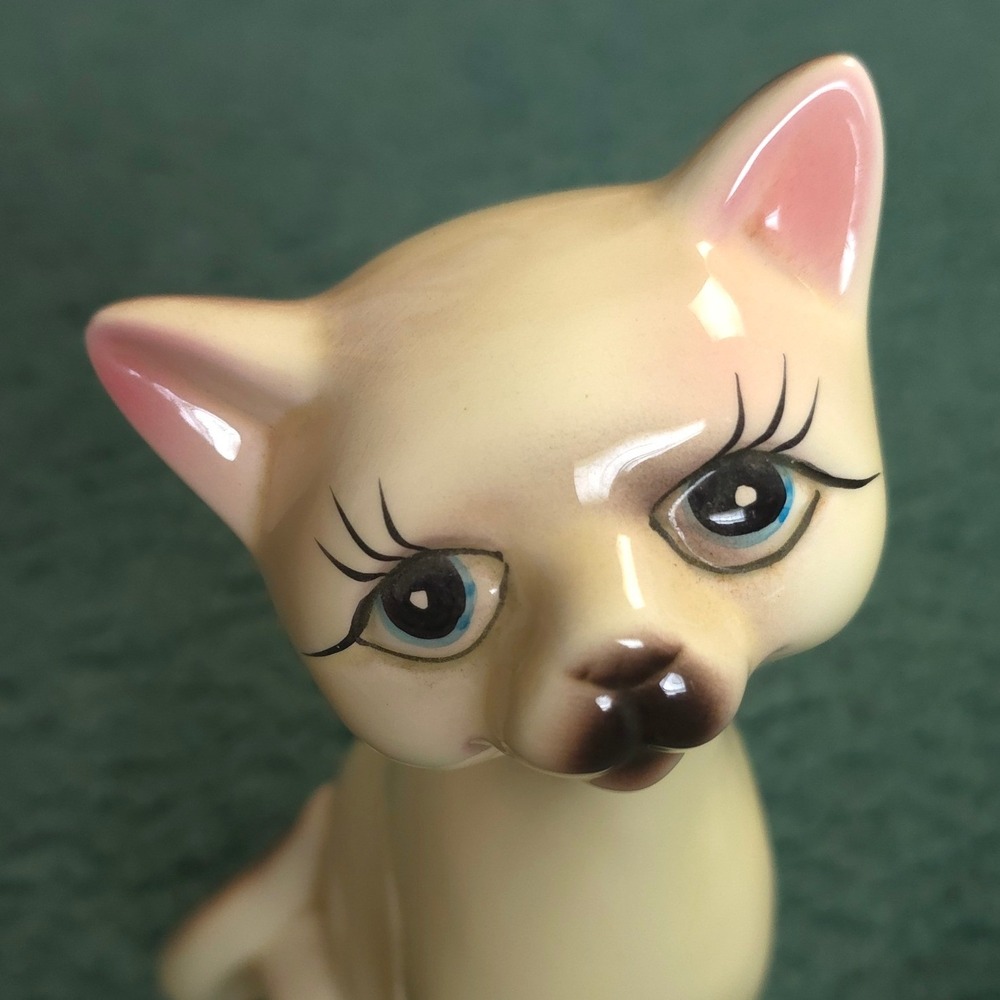 Vintage UCCC Taiwan Ceramic Siamese Cat Figurine Mid Century Eyelashes Cream 9in